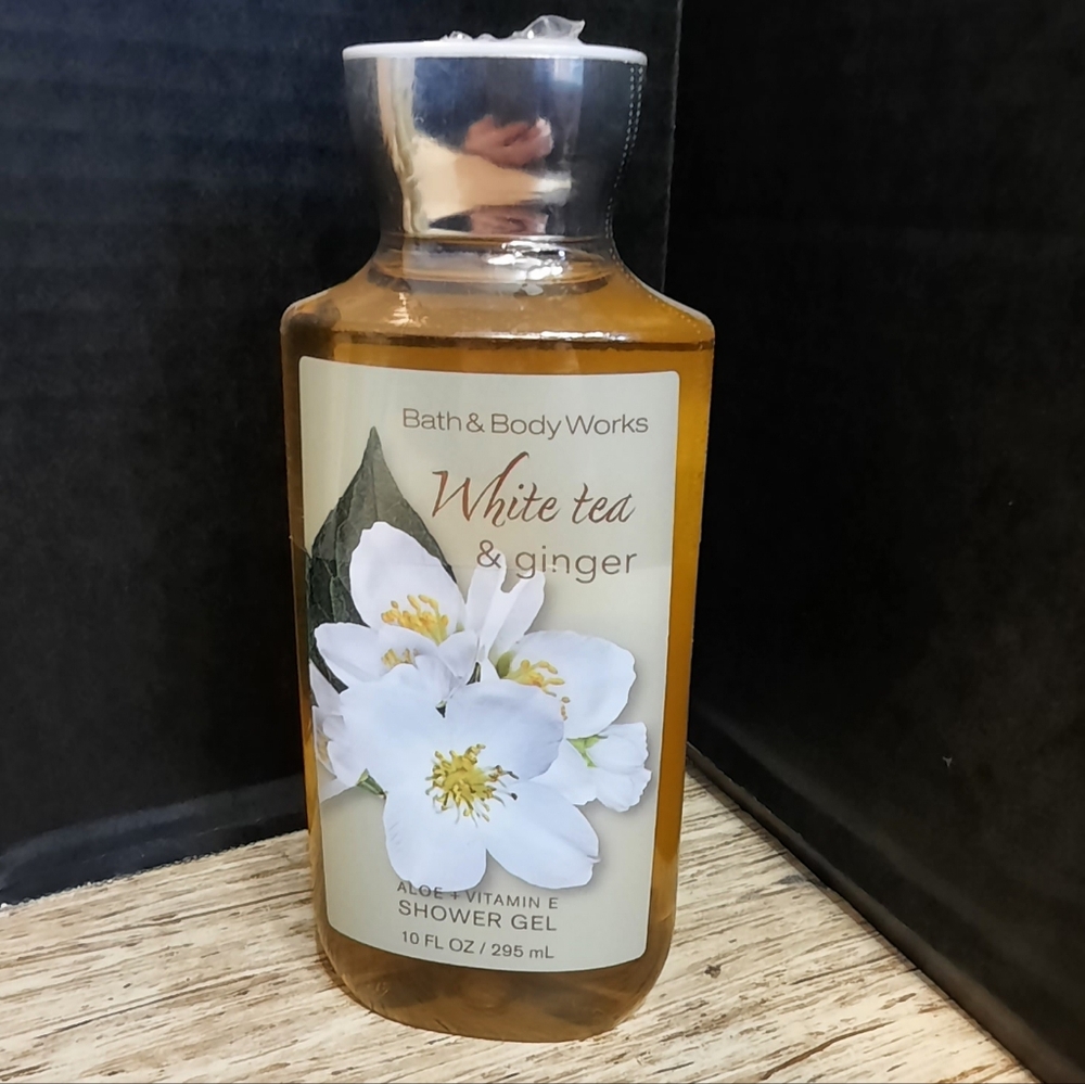 "WHITE TEA & GINGER"  BATH AND BODY WORKS